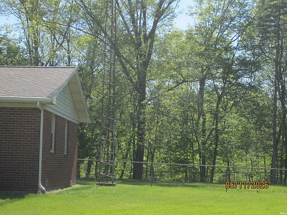 3rd image of 906 E 49th St