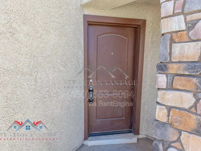 2218 N 77th Dr — Photo 7