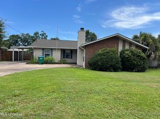 2 Concord Pl, Gulfport, MS 39507