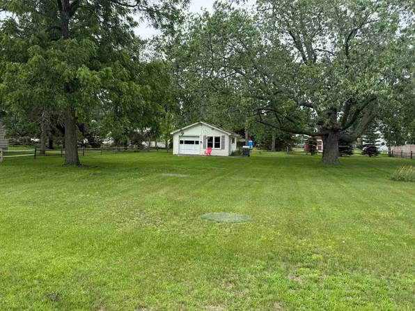 816 Pine Beach Rd, Marinette, WI 54143