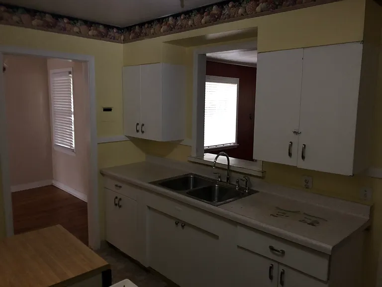 813 Margo Ln — Photo 2