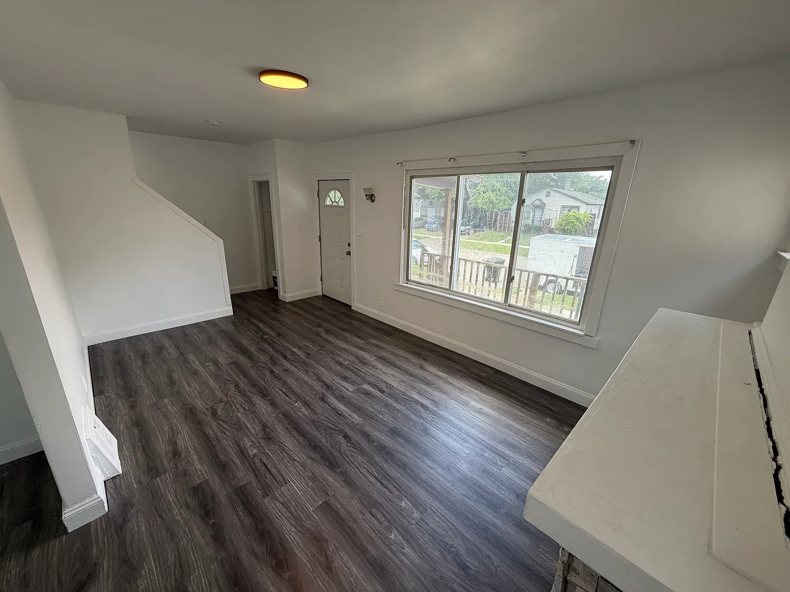 3 bed, 1100 sqft, $1,200 — Photo 3