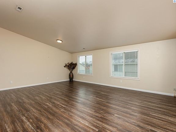 3rd image of 9204 Oliver Dr