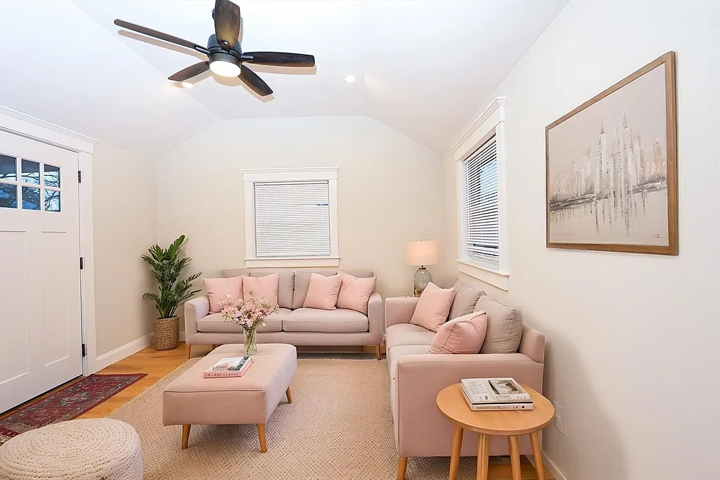 3 bed, 1.0 bath, 728 sqft, $2,950 — Photo 1