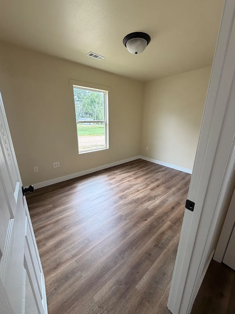 804 Elm St - A — Photo 4