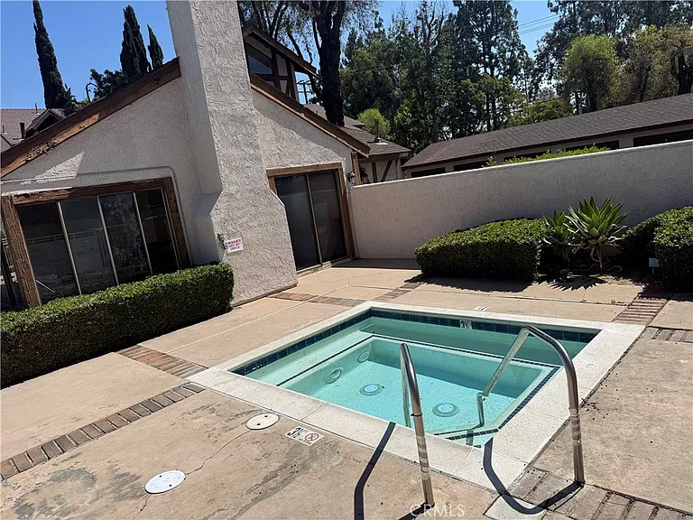 1004 S Mountain Ave — Photo 16