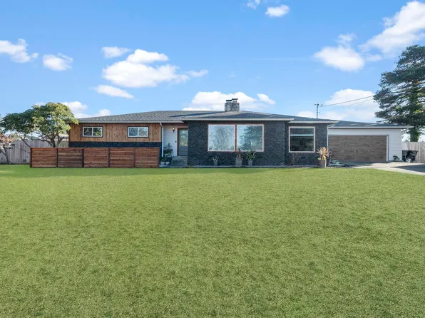 5055 Lake Earl Dr, Crescent City, CA 95531