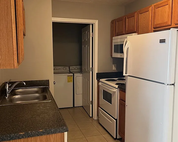 135 Amy Ave #B — Photo 3