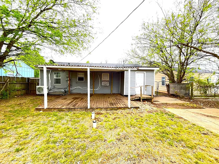 313 W Peach St — Photo 20