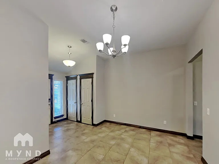 1114 Merlin Dr — Photo 6