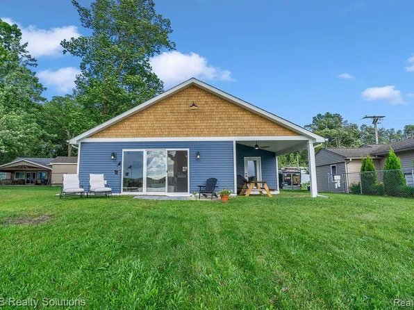 771 Sunset Dr, Attica, MI 48412