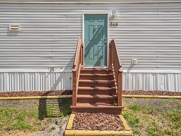 3rd image of 808 SE 124th Ave