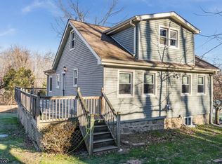 672 Limecrest Rd, Newton, NJ 07860