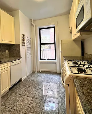 Rented by Compass | media 13