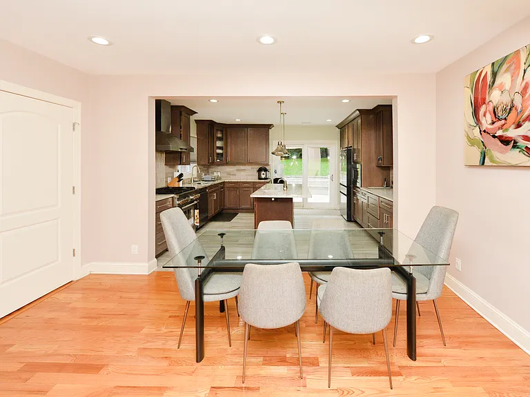 214 Oak St — Photo 9