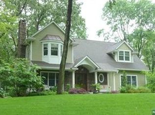 11 Stone Fence Rd, Mahwah, NJ 07430