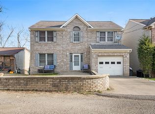 2429 Glenroy St, Pittsburgh, PA 15210