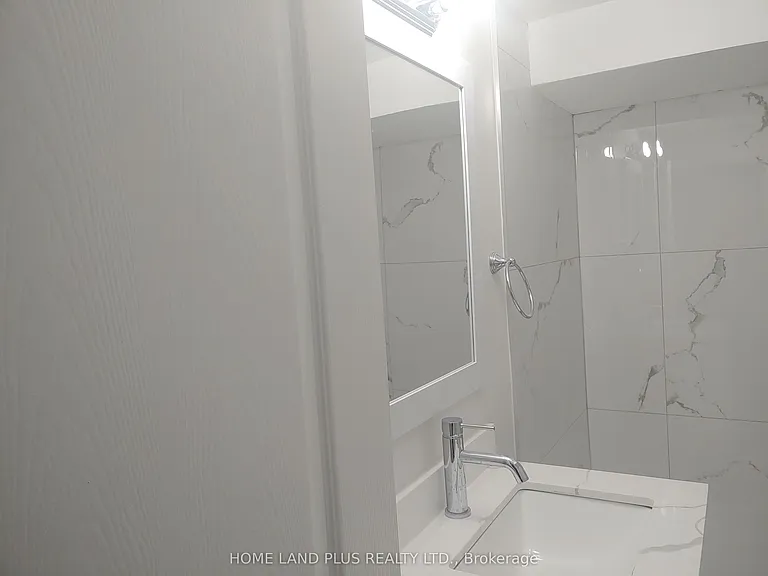 40 Penetang St #4 — Photo 3
