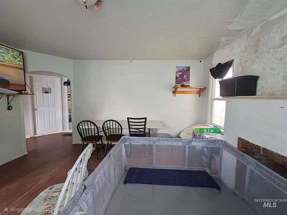 4th image of 830 Broadway Ave N