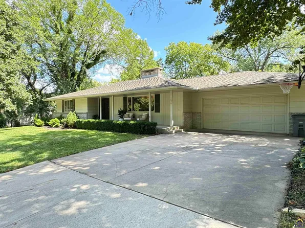 1636 Dover Rd, Emporia, KS 66801