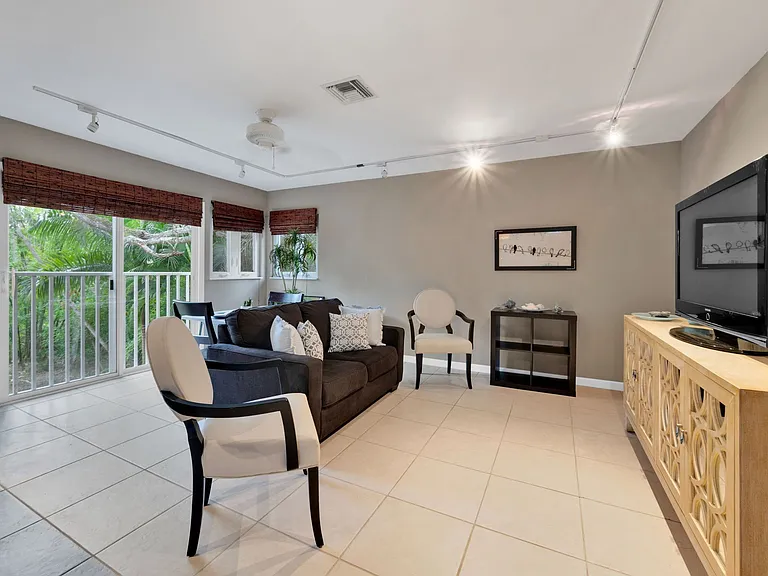 Ample light from the Juliet Balcony Sliding doors with corner windows