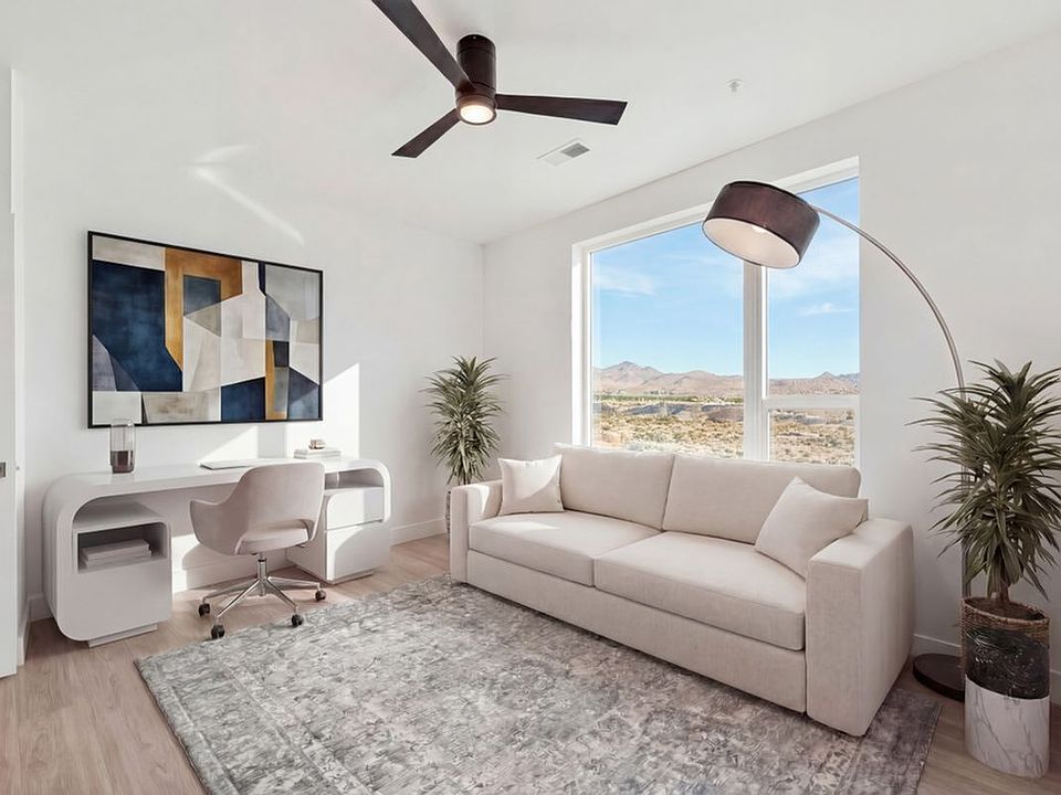 Summit on Boulder Apartments Office With View
