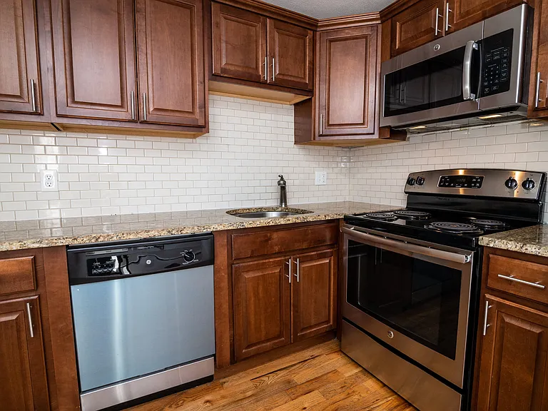 Emerson Flats — Photo 30