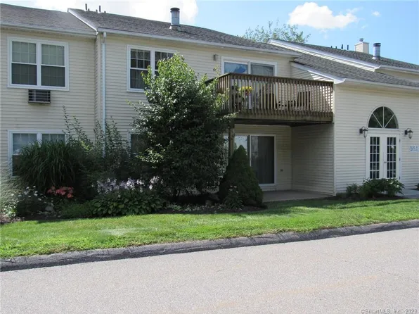64 Rockledge Loop #64, Torrington, CT 06790