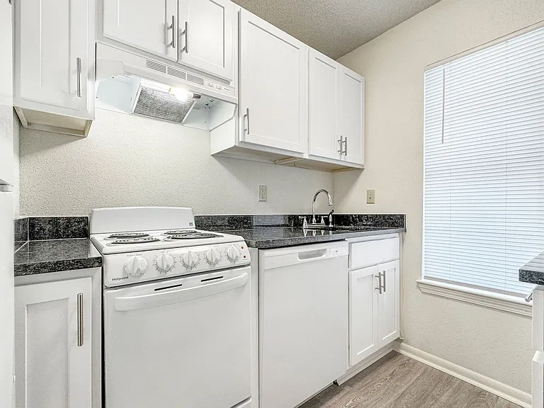 Windmill Creek South — Photo 15