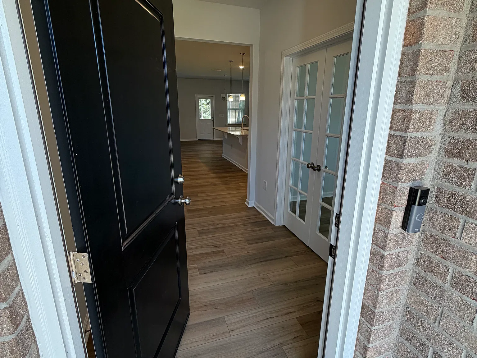 5 bed, 2800 sqft, $3,200 — Photo 2