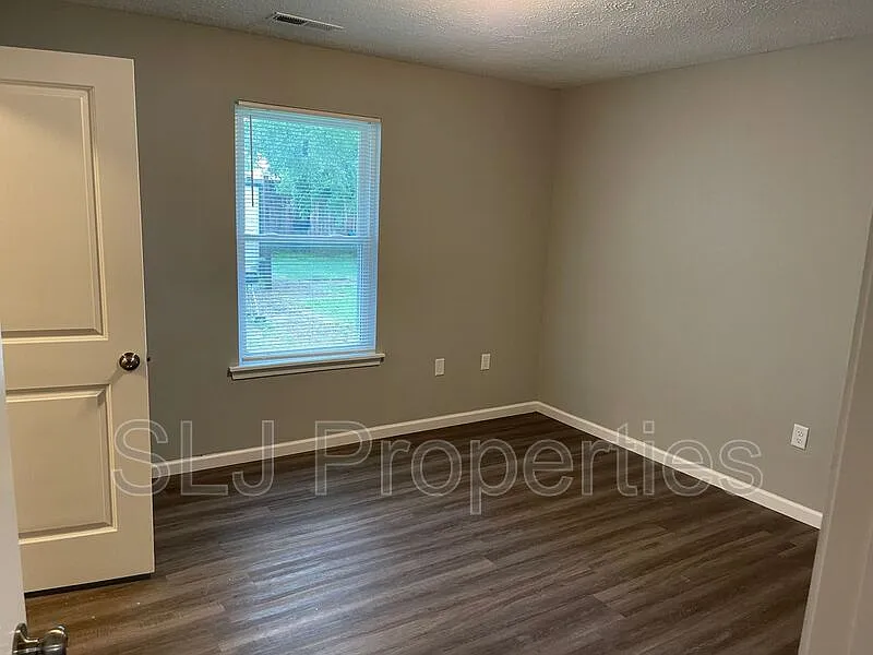 1 bed, 1.0 bath, 650 sqft, $910 — Photo 3
