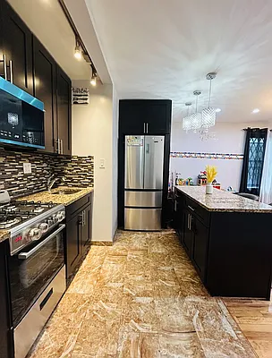 Sold by Dom Realty | media 28