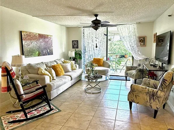 1300 Saint Charles Pl APT 402, Pembroke Pines, FL 33026