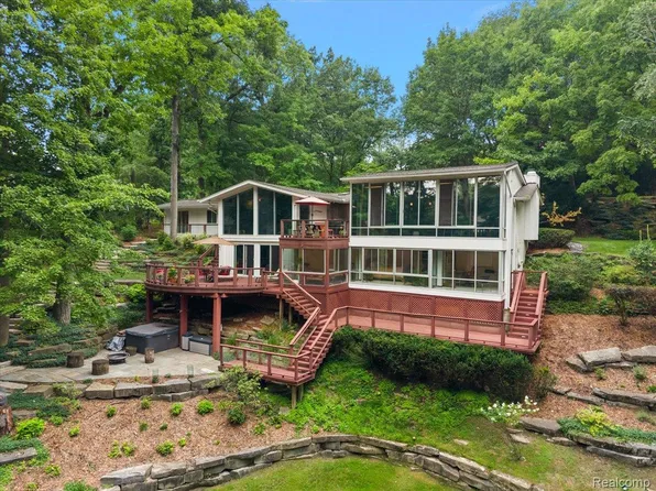 4910 Malibu Dr, Bloomfield Hills, MI 48302