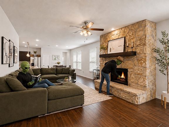 5th image of 589 Concho St