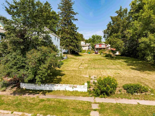 113 W 8th St, Duluth, MN 55806