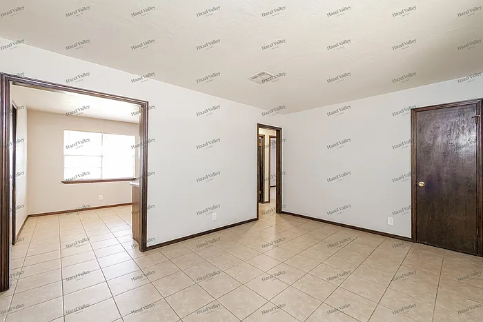 3 bed, 1.0 bath, 1050 sqft, $1,295 — Photo 4