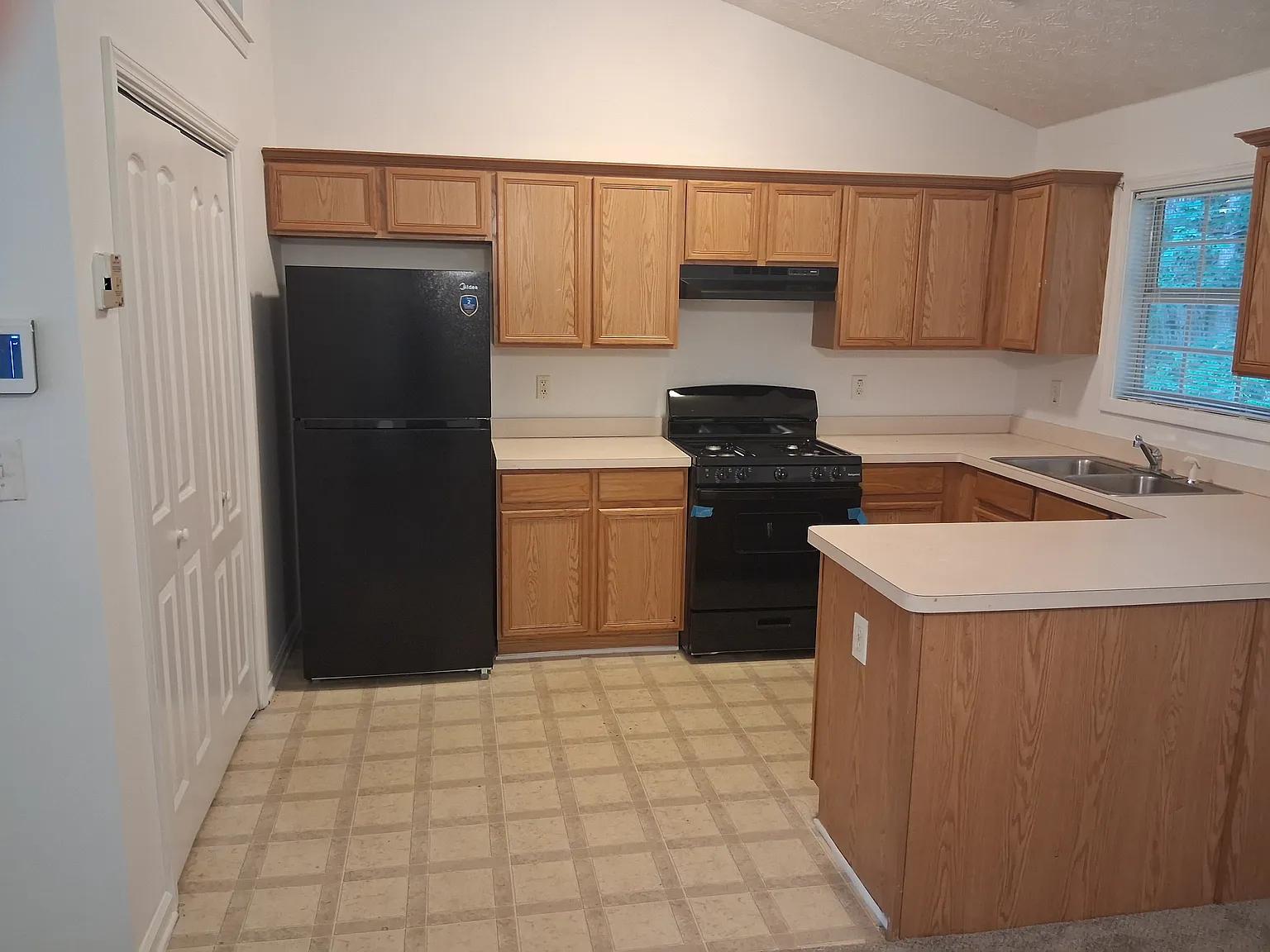 2184 Hampton Trl SE — Photo 3