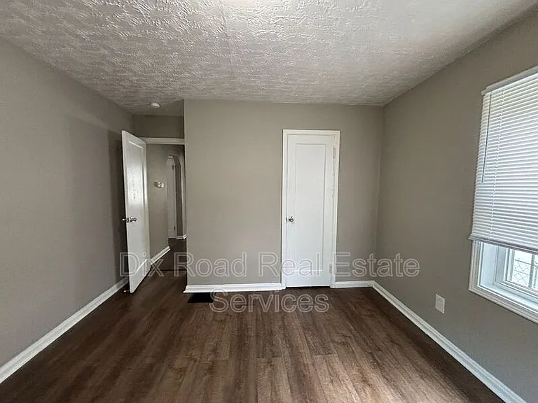 660 Gramont Ave — Photo 17