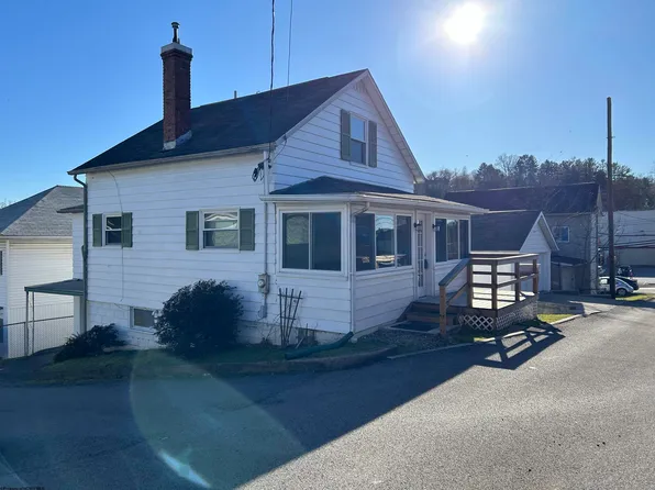 910 1/2 E Park Ave, Fairmont, WV 26554