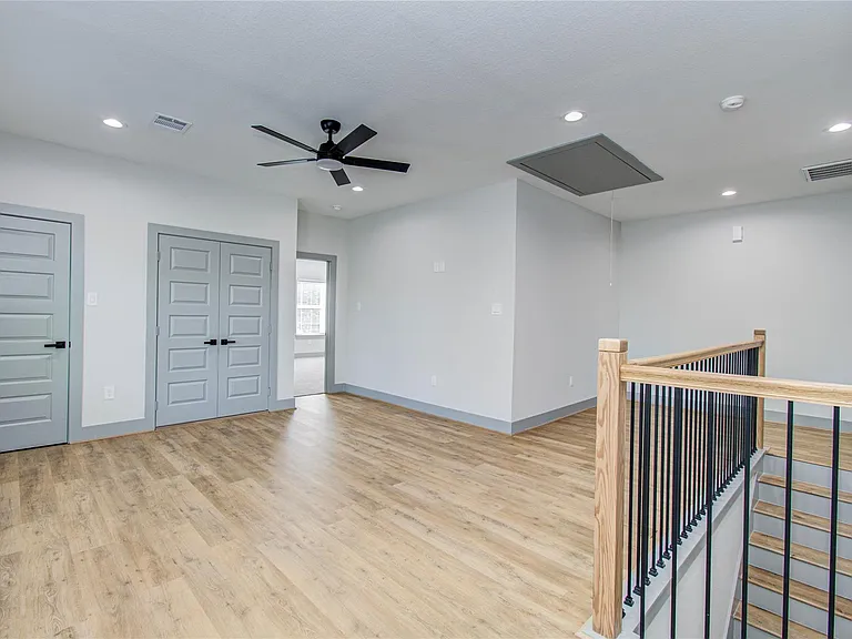 835 S Victory Dr — Photo 34