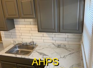 24320 Flower Ave, Eastpointe, MI 48021