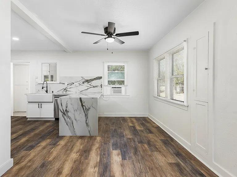 1359 Jasper Ave — Photo 34