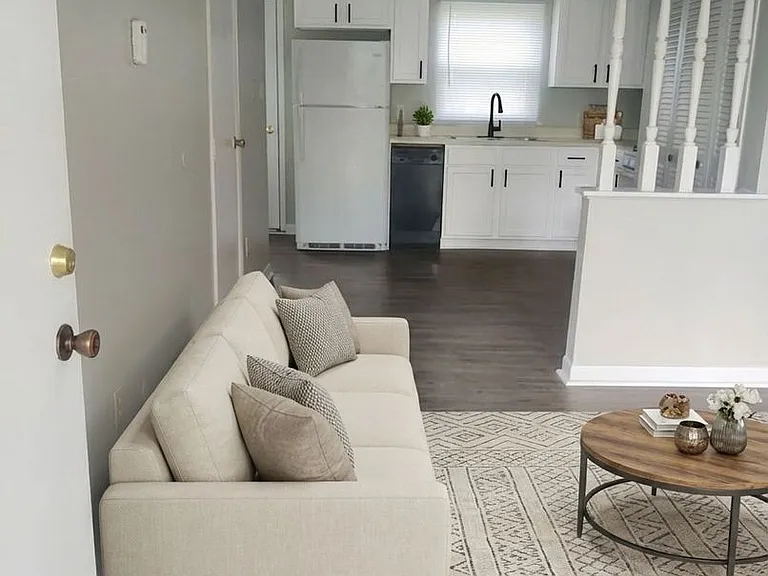 STERLING COURT APARTMENTS — Photo 12