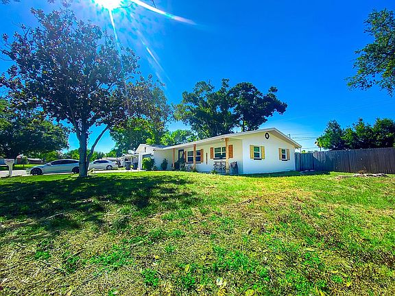 3rd image of 900 Rozen Ave