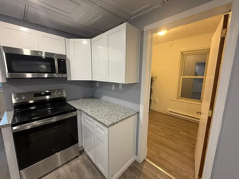 372 1st St #2 — Photo 2