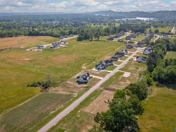28 Caldwell Trl, Gadsden, AL 35901