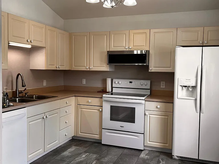 1456 25th Ct SW — Photo 3