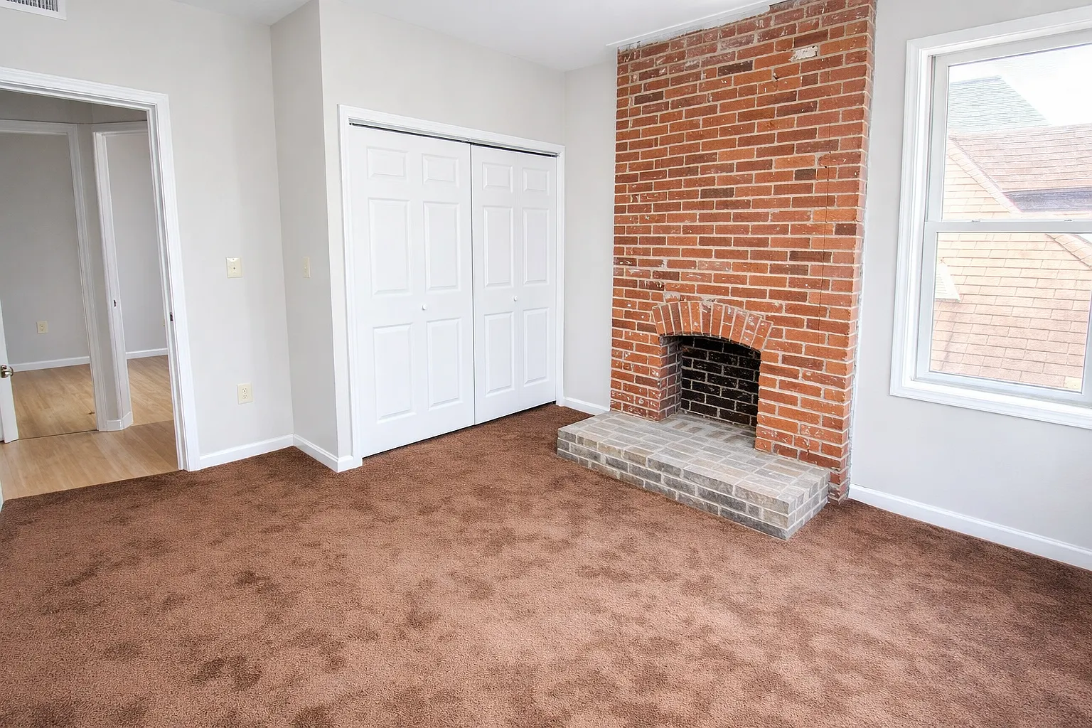 3 bed, 1000 sqft, $1,699 — Photo 4