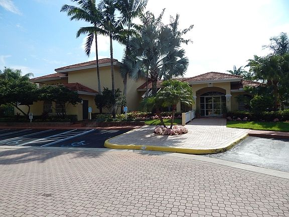 4th image of 15204 Glenmoor Dr